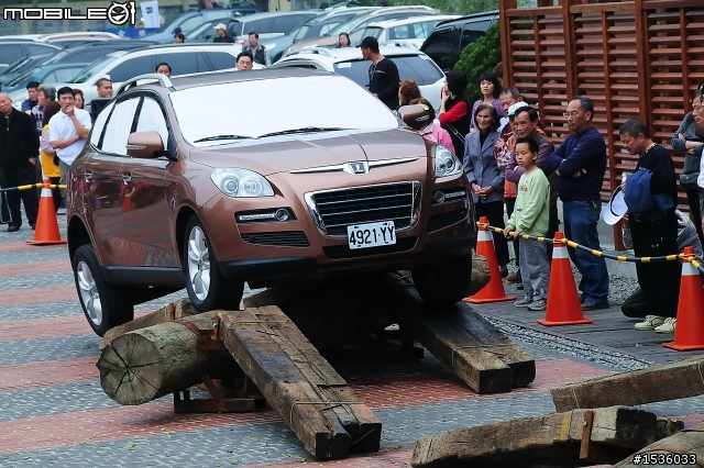 亞洲車神陳和皇2011年3月19日Luxgen車埕車聚神技演出,以181張連續照片串成影片播出。