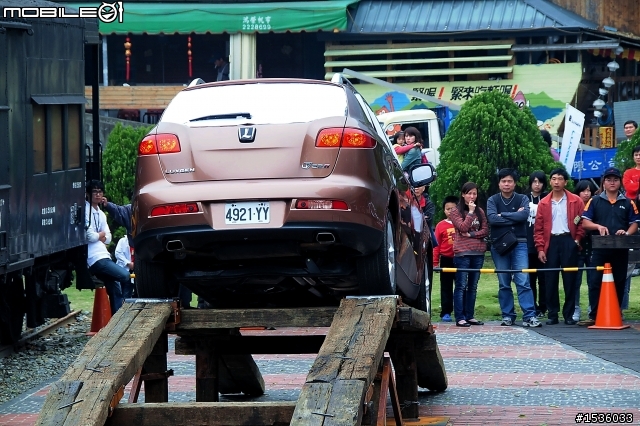 亞洲車神陳和皇2011年3月19日Luxgen車埕車聚神技演出,以181張連續照片串成影片播出。