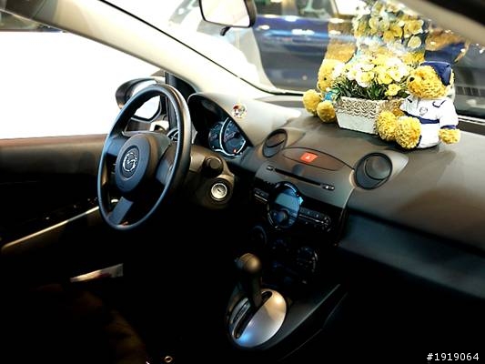 充滿粉紅色氛圍的New Mazda2