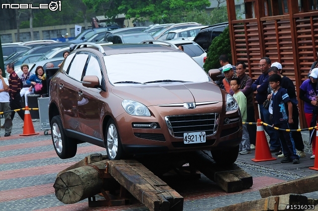 亞洲車神陳和皇2011年3月19日Luxgen車埕車聚神技演出,以181張連續照片串成影片播出。