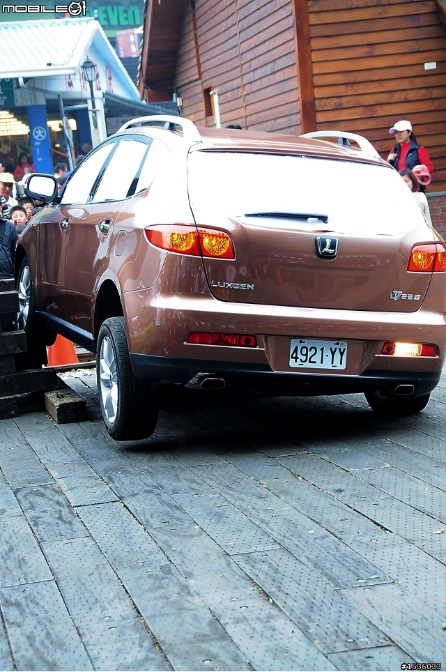 亞洲車神陳和皇2011年3月19日Luxgen車埕車聚神技演出,以181張連續照片串成影片播出。