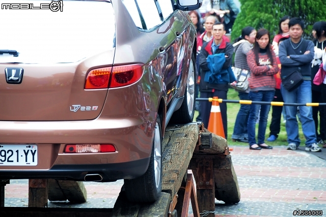 亞洲車神陳和皇2011年3月19日Luxgen車埕車聚神技演出,以181張連續照片串成影片播出。