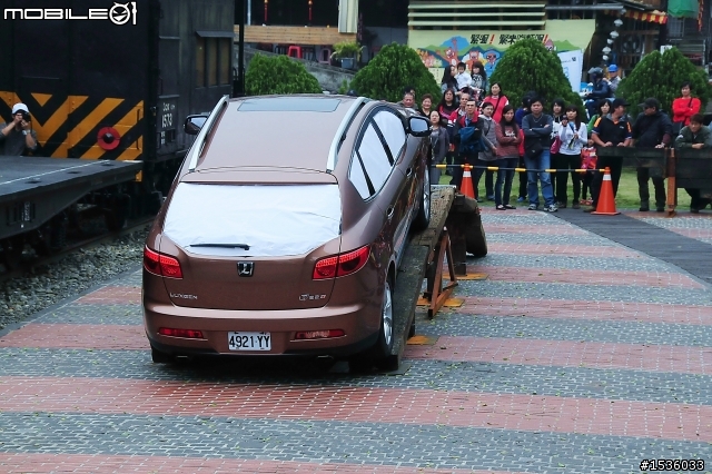 亞洲車神陳和皇2011年3月19日Luxgen車埕車聚神技演出,以181張連續照片串成影片播出。