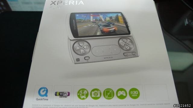 簡易開箱圖文XPERIA PLAY螢幕小pk