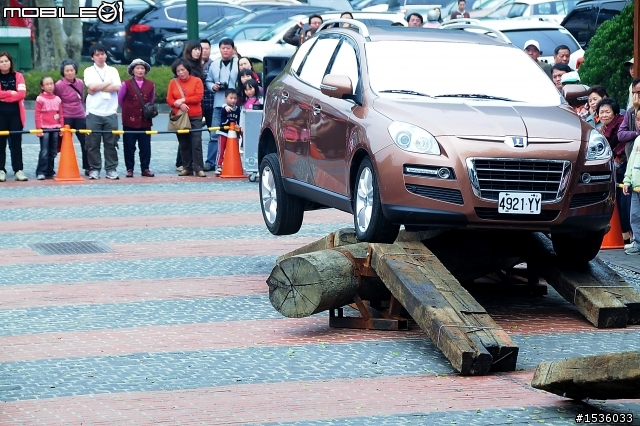 亞洲車神陳和皇2011年3月19日Luxgen車埕車聚神技演出,以181張連續照片串成影片播出。