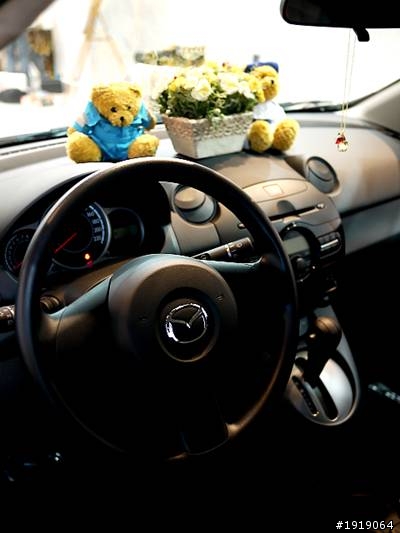 充滿粉紅色氛圍的New Mazda2