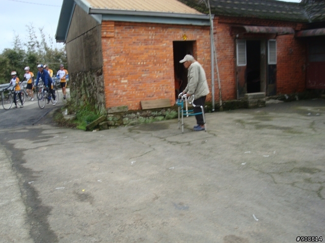 2011.3.13 扶輪盃北海岸自行車大賽(起點及爬坡第二段 照片800張), 還有請大家不要亂丟東西了...