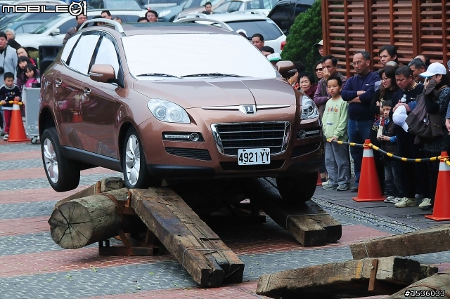 亞洲車神陳和皇2011年3月19日Luxgen車埕車聚神技演出,以181張連續照片串成影片播出。