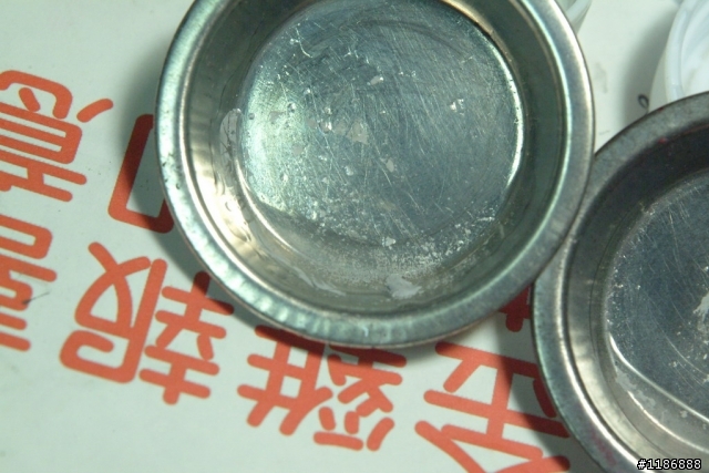 郡氏新的底漆補土,溶劑不太能溶??