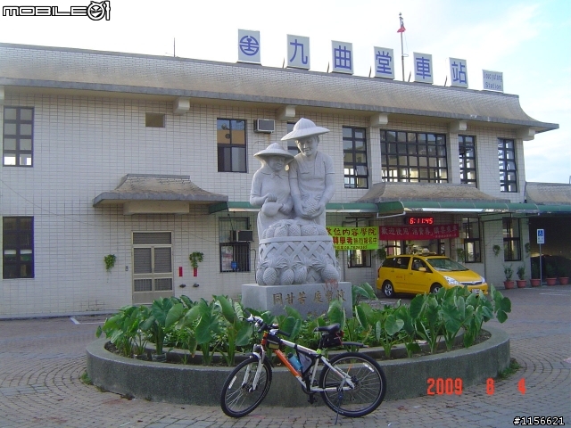 高雄火車站之各站出入口風貌