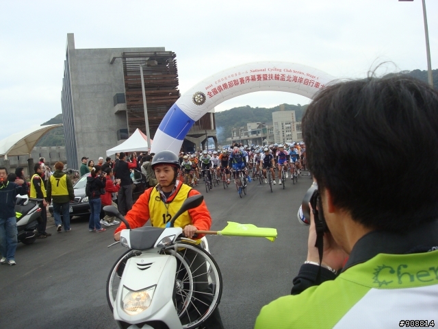 2011.3.13 扶輪盃北海岸自行車大賽(起點及爬坡第二段 照片800張), 還有請大家不要亂丟東西了...