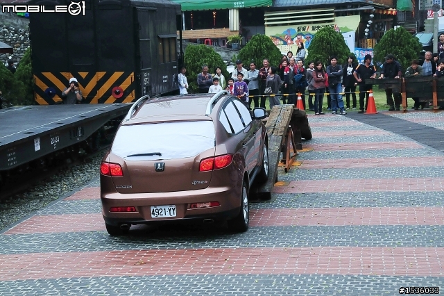 亞洲車神陳和皇2011年3月19日Luxgen車埕車聚神技演出,以181張連續照片串成影片播出。