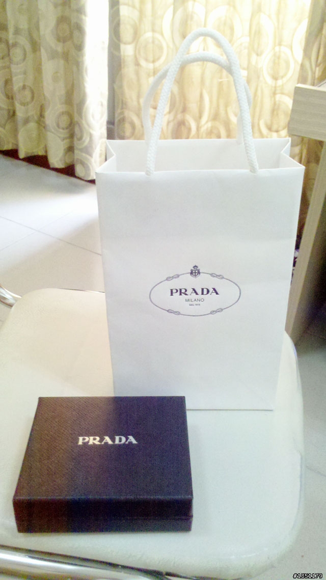 【開箱】PRADA 短夾