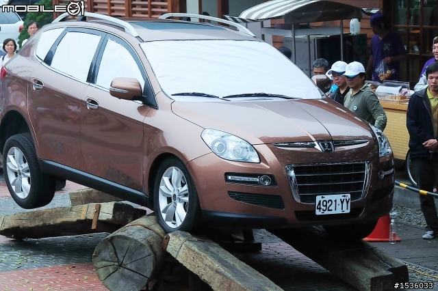 亞洲車神陳和皇2011年3月19日Luxgen車埕車聚神技演出,以181張連續照片串成影片播出。