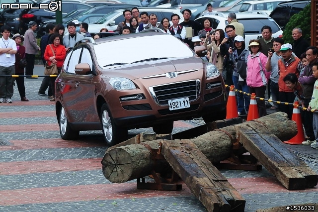 亞洲車神陳和皇2011年3月19日Luxgen車埕車聚神技演出,以181張連續照片串成影片播出。