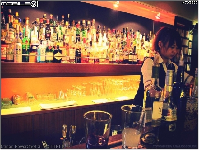 蓋一棟綜合的咖啡廳、藏酒窖(PUB)、餐廳的重點特色吧: )