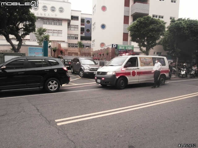 【現場直擊】我家樓下的車禍(NISSAN X-TRAIL vs 女機車騎士)