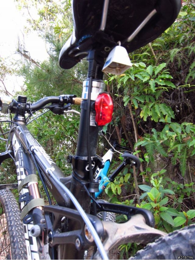 RockShox Reverb 伸縮座管不專業開箱文