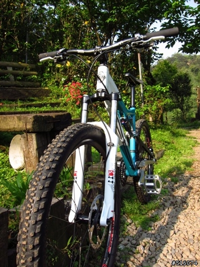 2011 Marzocchi Bomber 44 Micro Ti 15QR 使用心得