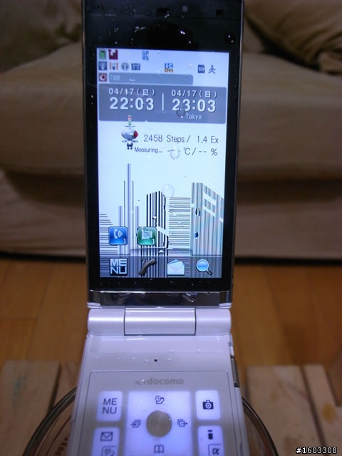 Fujitsu DoCoMo F-01C 防水效果實測......泡澡去!!