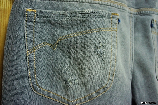 第一次進油坑就跌倒Diesel Thanaz 8S2 Slim Fit Jean