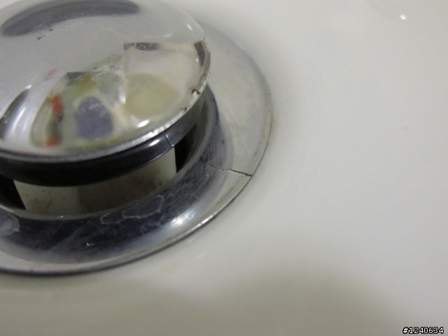 TOTO面盆落水頭一裂再裂
