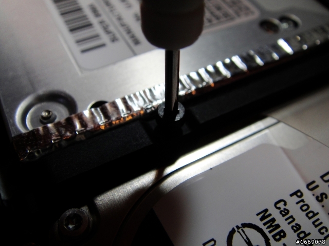 MacBook Pro 13"更換Intel SSD 320 Series之萬能螺絲起子