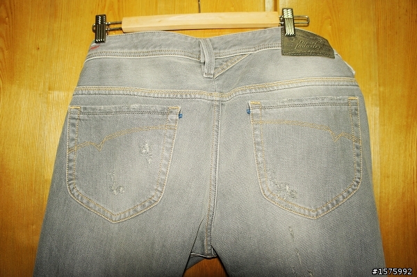 第一次進油坑就跌倒Diesel Thanaz 8S2 Slim Fit Jean