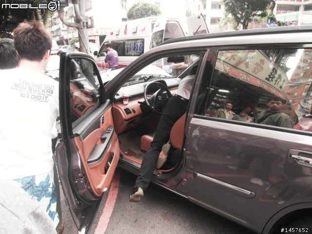 【現場直擊】我家樓下的車禍(NISSAN X-TRAIL vs 女機車騎士)