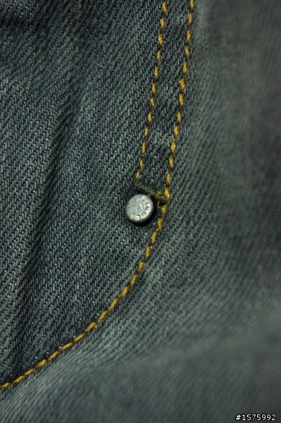 第一次進油坑就跌倒Diesel Thanaz 8S2 Slim Fit Jean