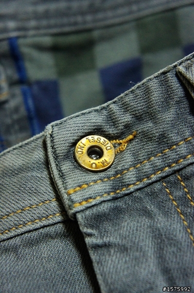 第一次進油坑就跌倒Diesel Thanaz 8S2 Slim Fit Jean