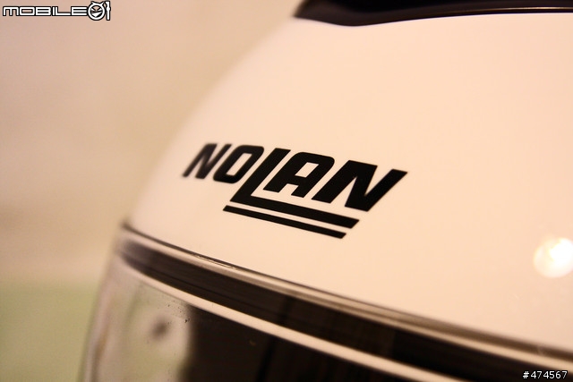 保護女王的裝備NOLAN N43 AIR