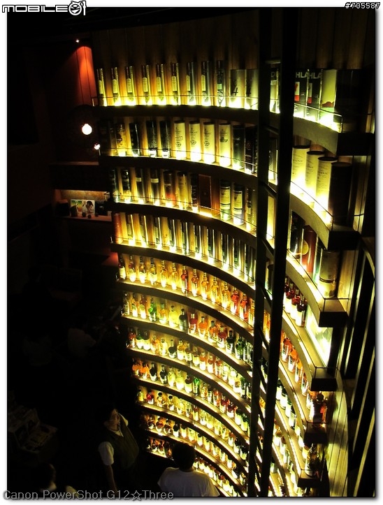 蓋一棟綜合的咖啡廳、藏酒窖(PUB)、餐廳的重點特色吧: )