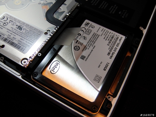 MacBook Pro 13"更換Intel SSD 320 Series之萬能螺絲起子