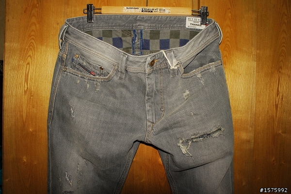 第一次進油坑就跌倒Diesel Thanaz 8S2 Slim Fit Jean
