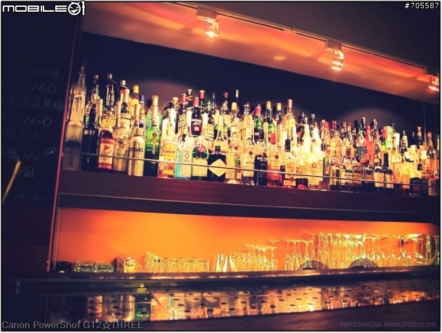 蓋一棟綜合的咖啡廳、藏酒窖(PUB)、餐廳的重點特色吧: )