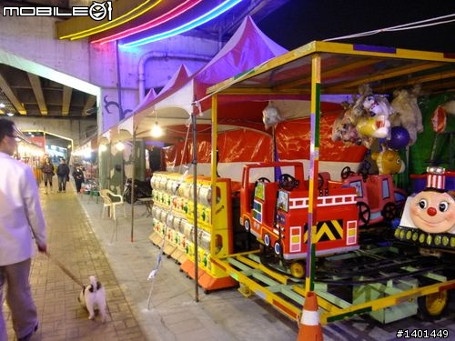 淒涼的華中河濱夜市