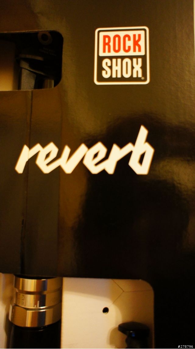 RockShox Reverb 伸縮座管不專業開箱文