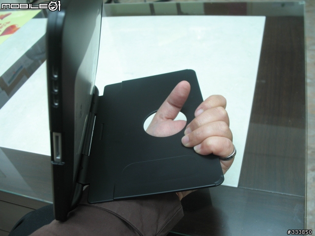 攜帶型的iPad保護架,實在很適合當業務的我