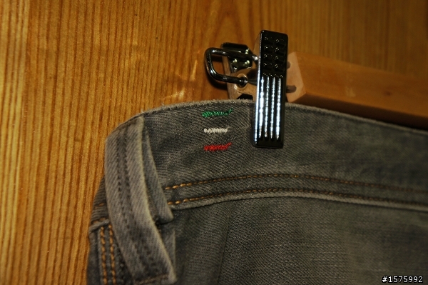 第一次進油坑就跌倒Diesel Thanaz 8S2 Slim Fit Jean
