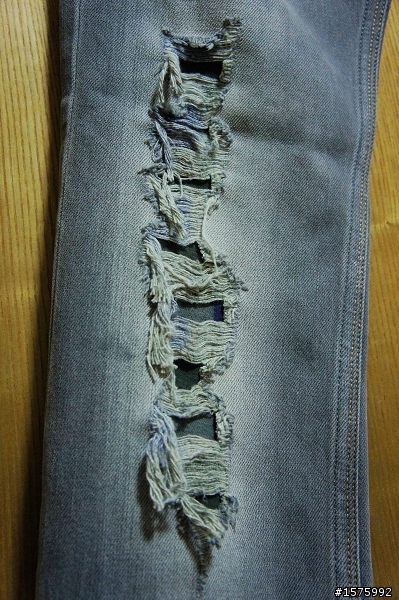 第一次進油坑就跌倒Diesel Thanaz 8S2 Slim Fit Jean