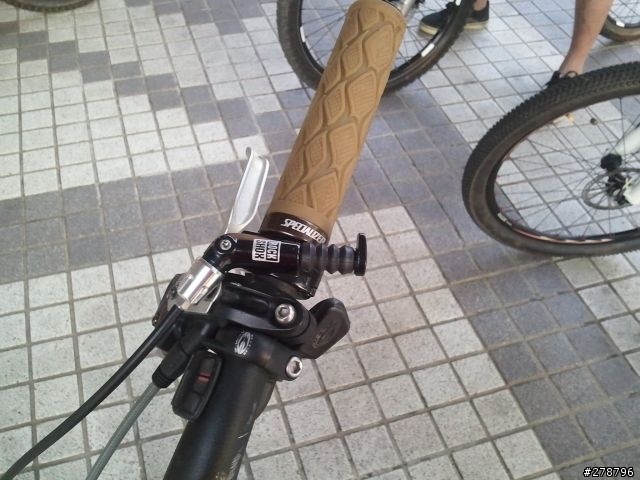 RockShox Reverb 伸縮座管不專業開箱文