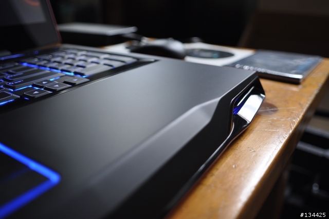 {純} 開箱 美版 Alienware M17x R3