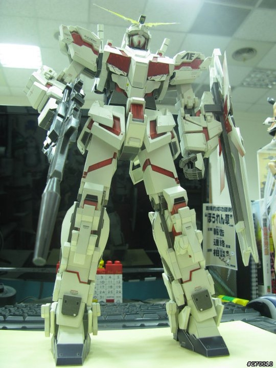 RX-0獨角獸鋼彈紙模型完工!!