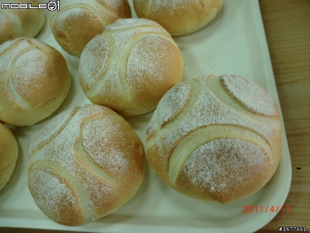 相信~真的有人在乎麵包!! -- "雞蛋麵包" 4/15更新
