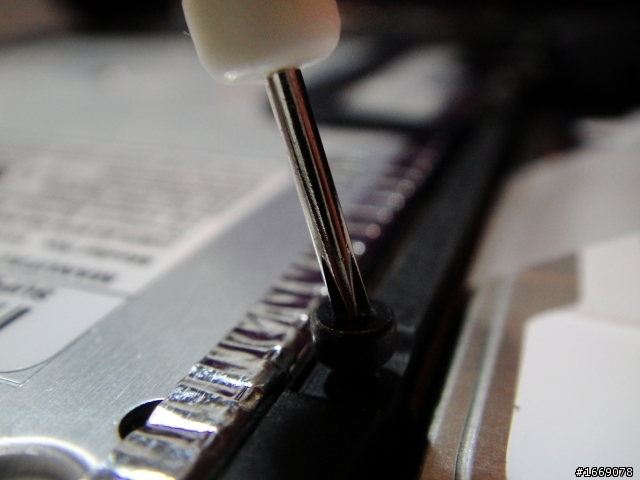MacBook Pro 13"更換Intel SSD 320 Series之萬能螺絲起子