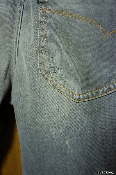 第一次進油坑就跌倒Diesel Thanaz 8S2 Slim Fit Jean