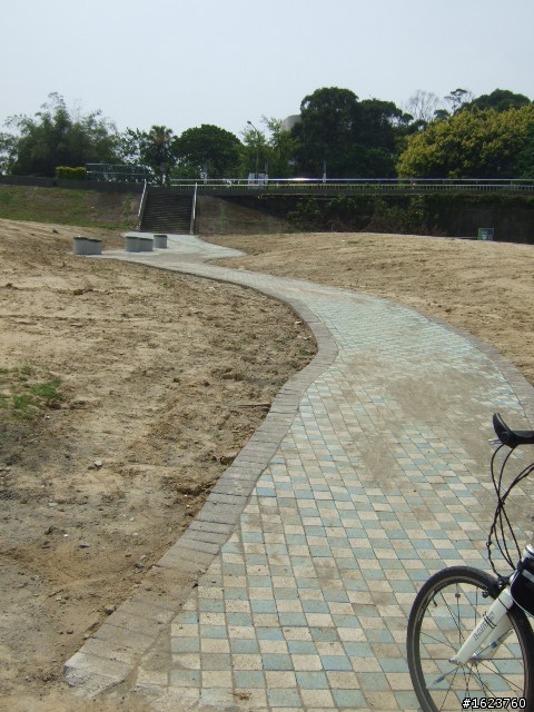 肉腳一家騎車到動物園坐水晶纜車~有懼高症者勿入
