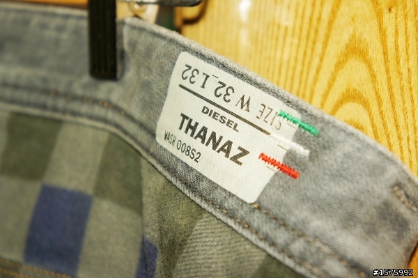 第一次進油坑就跌倒Diesel Thanaz 8S2 Slim Fit Jean