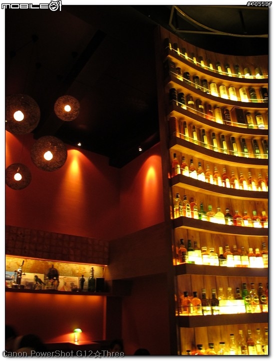 蓋一棟綜合的咖啡廳、藏酒窖(PUB)、餐廳的重點特色吧: )